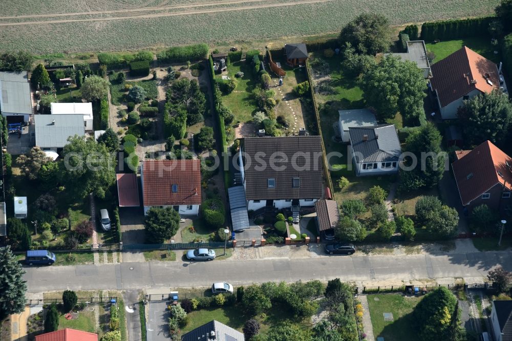 Aerial photograph Berlin - Single-family residential area of settlement destrict Karow in Berlin