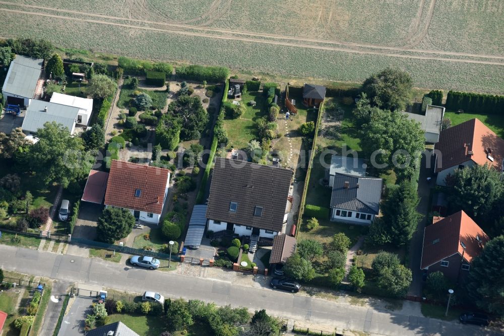 Berlin from above - Single-family residential area of settlement destrict Karow in Berlin