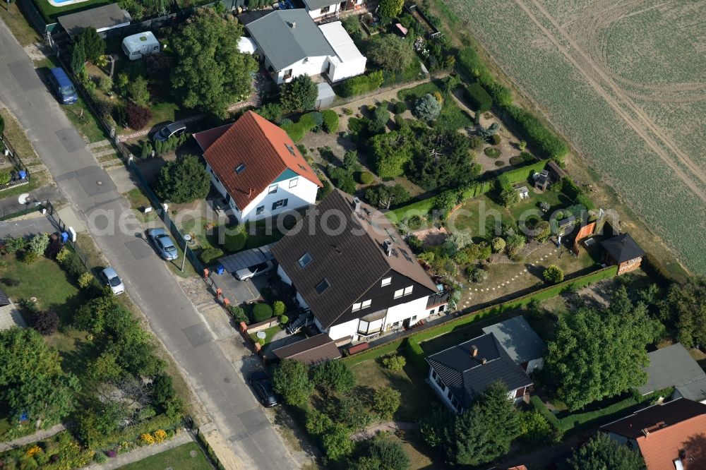 Berlin from the bird's eye view: Single-family residential area of settlement destrict Karow in Berlin