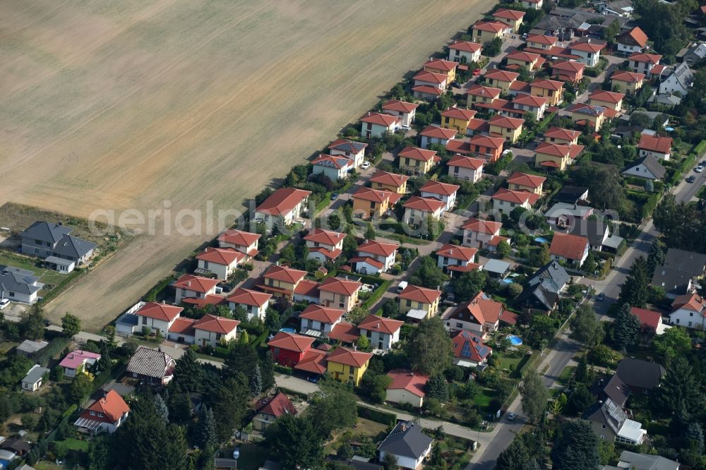 Ahrensfelde from above - Single-family residential area of settlement Steinstrasse - Am Feldrain in Ahrensfelde in the state Brandenburg