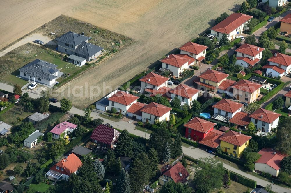 Aerial image Ahrensfelde - Single-family residential area of settlement Steinstrasse - Am Feldrain in Ahrensfelde in the state Brandenburg