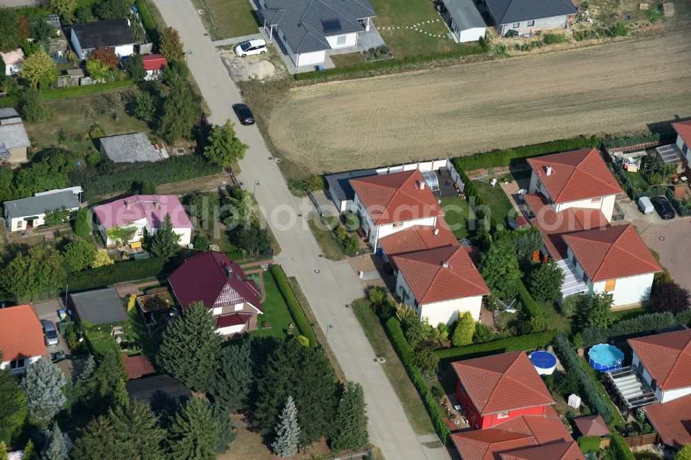 Aerial photograph Ahrensfelde - Single-family residential area of settlement Steinstrasse - Am Feldrain in Ahrensfelde in the state Brandenburg