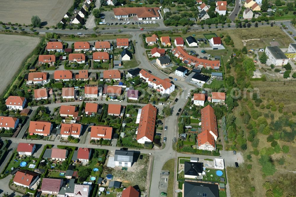 Stendal from the bird's eye view: Single-family residential area of settlement along the Kranichweg in Stendal in the state Saxony-Anhalt