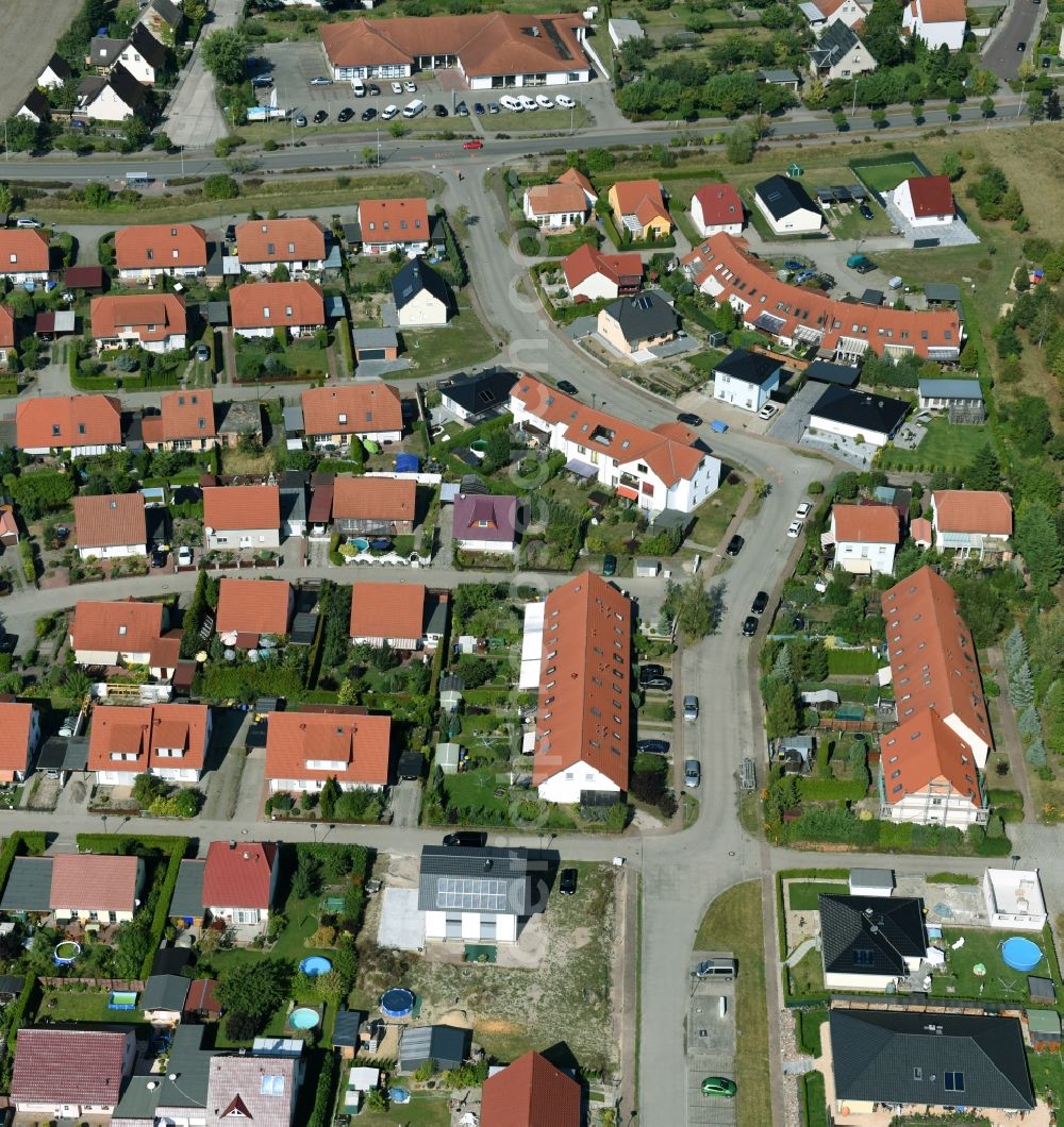 Aerial image Stendal - Single-family residential area of settlement along the Kranichweg in Stendal in the state Saxony-Anhalt