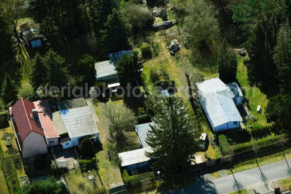 Gorinsee from above - Single-family residential area of settlement Str. zum See - Ahornweg in Gorinsee in the state Brandenburg, Germany