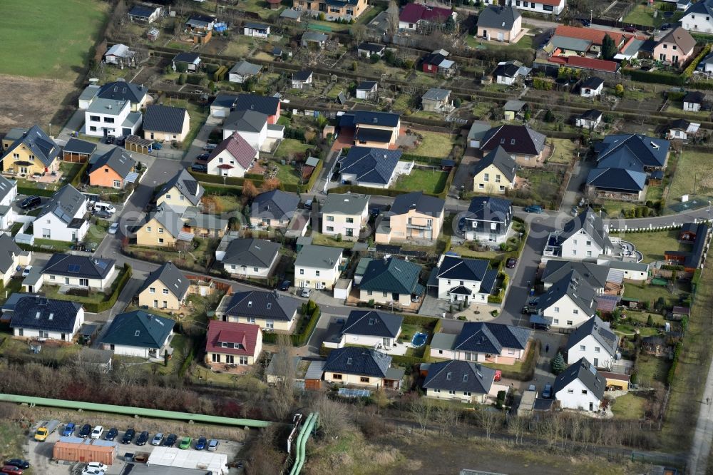 Magdeburg from the bird's eye view: Single-family residential area of settlement Tangerhuetter Weg in the district Neustaedter Feld in Magdeburg in the state Saxony-Anhalt