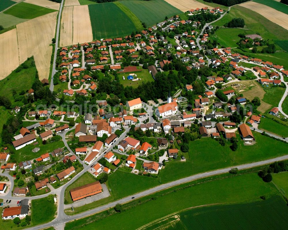 Taufkirchen from the bird's eye view: Single-family residential area of settlement in Taufkirchen in the state Bavaria, Germany