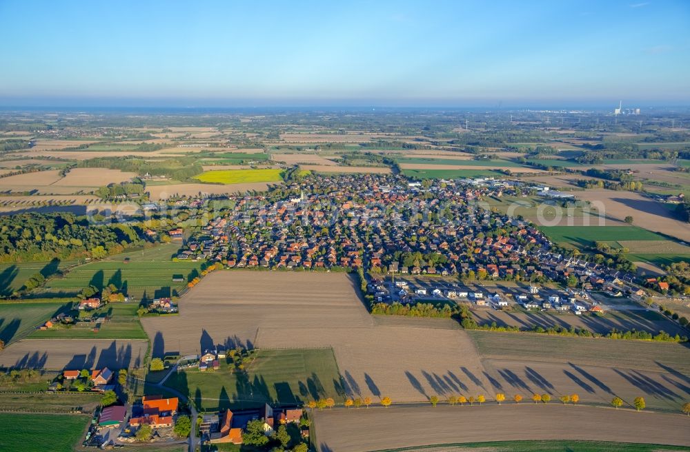 Nordkirchen from the bird's eye view: Single-family residential area of settlement at the Unterstrasse und Julius-Schwieters-street in the district Suedkirchen in Nordkirchen in the state North Rhine-Westphalia