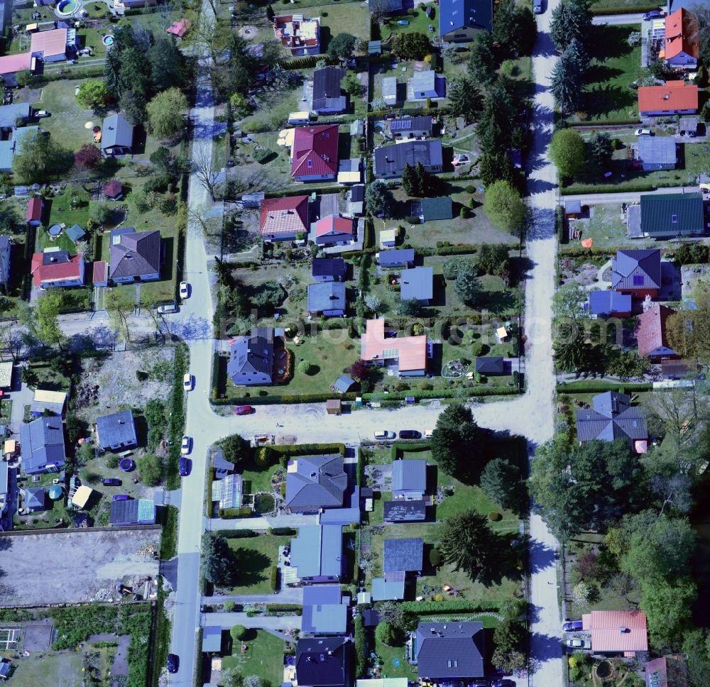 Vogelsdorf from the bird's eye view: Single-family residential area of settlement lake Krummer See in Vogelsdorf in the state Brandenburg