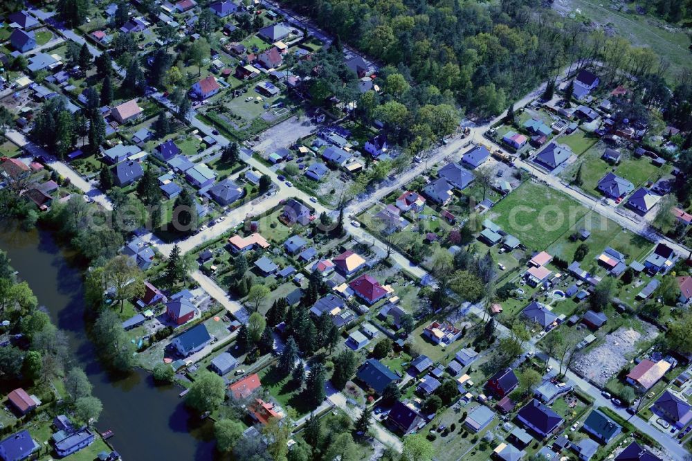 Vogelsdorf from the bird's eye view: Single-family residential area of settlement lake Krummer See in Vogelsdorf in the state Brandenburg