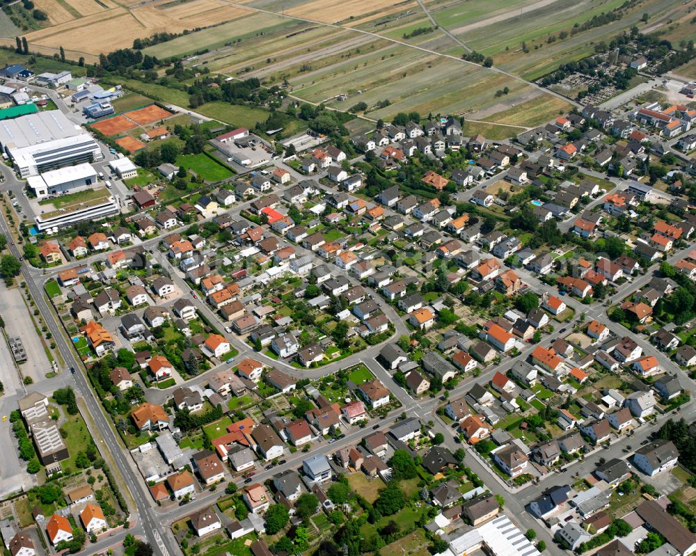 Waghäusel from the bird's eye view: Single-family residential area of settlement on street Hockenheimer Strasse in the district Kirrlach in Waghaeusel in the state Baden-Wuerttemberg, Germany