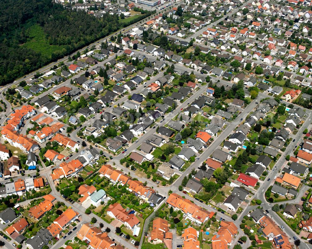 Waghäusel from the bird's eye view: Single-family residential area of settlement on street Vogesenstrasse in the district Kirrlach in Waghaeusel in the state Baden-Wuerttemberg, Germany