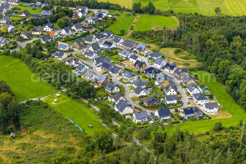 Aerial photograph Warstein - Single-family residential area of settlement along the street Rabenknapp in a wooded area in Warstein in the state North Rhine-Westphalia, Germany