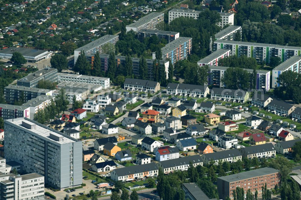 Aerial photograph Berlin - Single-family residential area of settlement Wartenberger Strasse - Jutta-Langenau-Strasse - Helga-Haase-Strasse in the district Hohenschoenhausen in Berlin, Germany