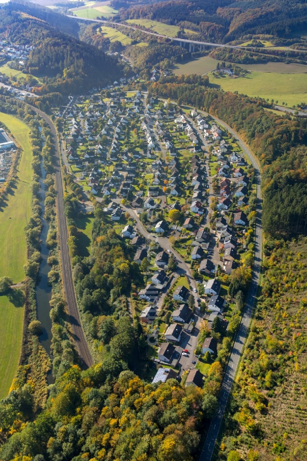 Aerial image Meschede - Single-family residential area of settlement along the Wildhausener street in Freienohl in Meschede in the state North Rhine-Westphalia