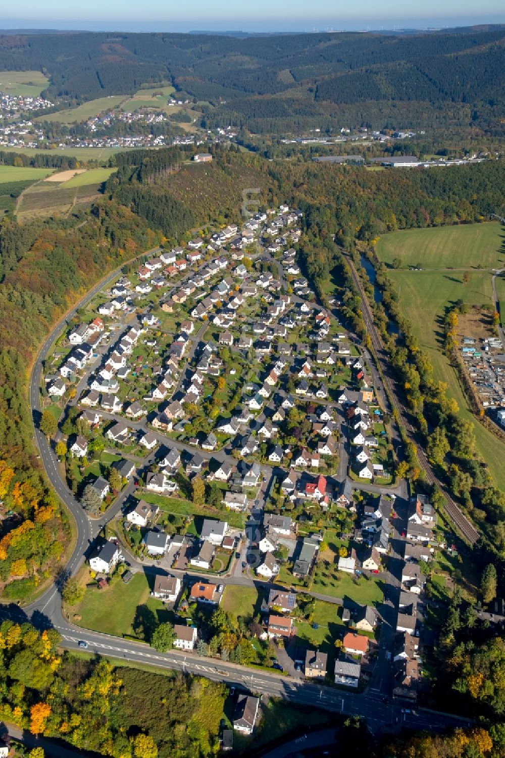 Meschede from the bird's eye view: Single-family residential area of settlement in the wildshausener street in Meschede in the state North Rhine-Westphalia