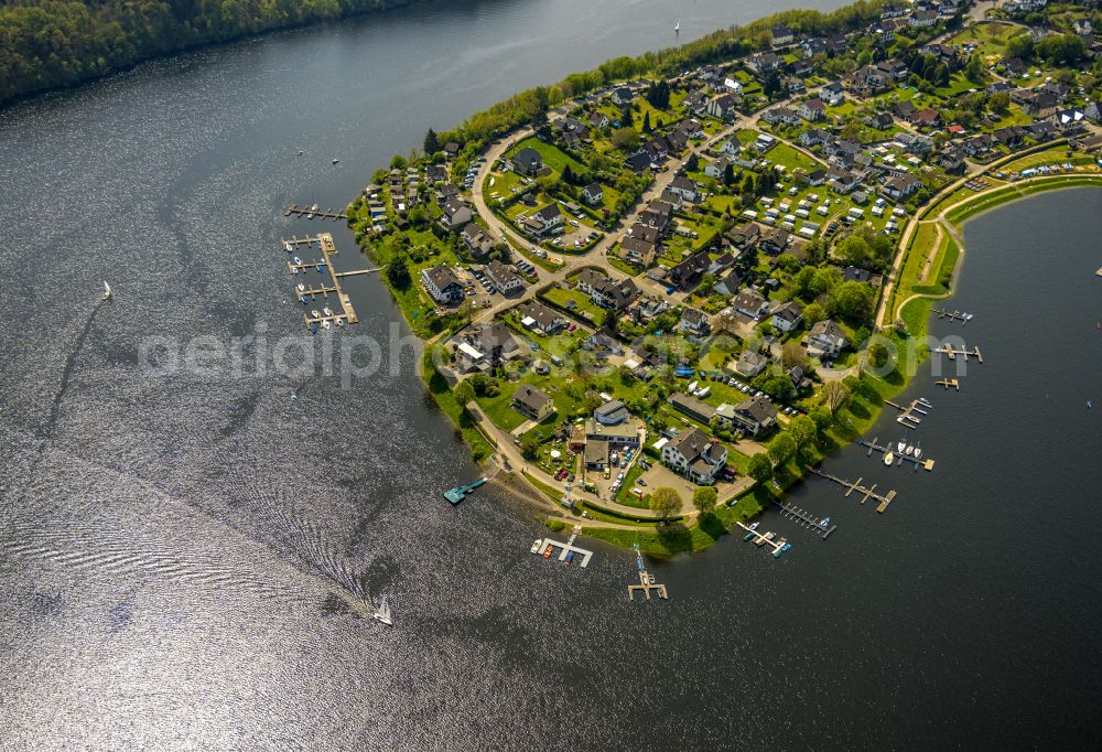 Woffelsbach from the bird's eye view: Residential area of single-family settlement on Rursee on street Uferstrasse in Woffelsbach in the state North Rhine-Westphalia, Germany