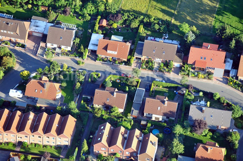 Wolfsburg from the bird's eye view: Residential area of single-family settlement on street Bruchwiesen in the district Hehlingen in Wolfsburg in the state Lower Saxony, Germany