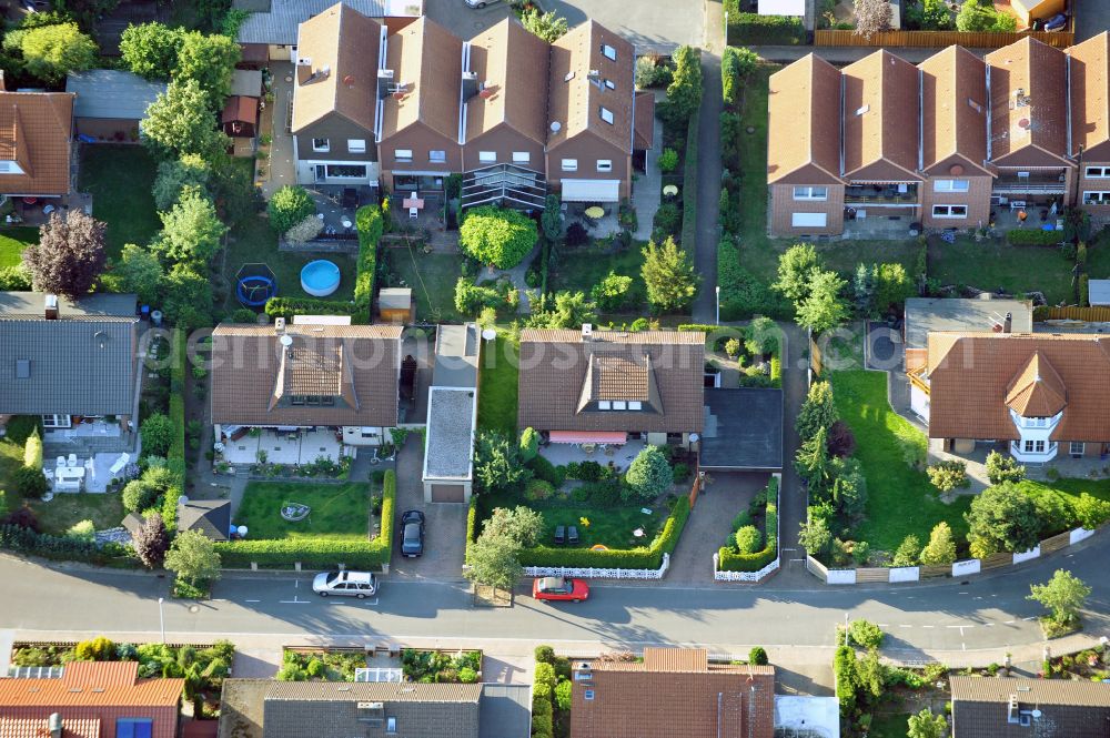 Aerial photograph Wolfsburg - Residential area of single-family settlement on street Bruchwiesen in the district Hehlingen in Wolfsburg in the state Lower Saxony, Germany