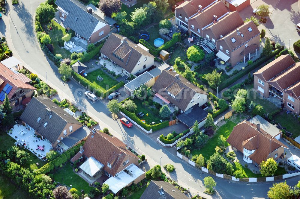 Wolfsburg from the bird's eye view: Residential area of single-family settlement on street Bruchwiesen in the district Hehlingen in Wolfsburg in the state Lower Saxony, Germany