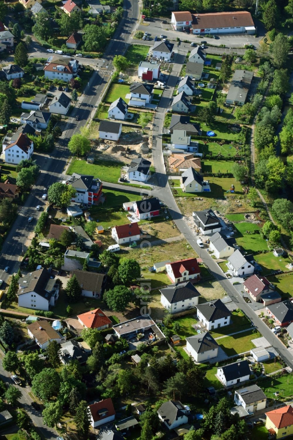 Berlin from the bird's eye view: Single-family residential area of settlement Am Wuhlebogen in the district Kaulsdorf in Berlin, Germany