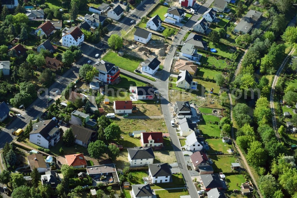 Aerial image Berlin - Single-family residential area of settlement Am Wuhlebogen in the district Kaulsdorf in Berlin, Germany