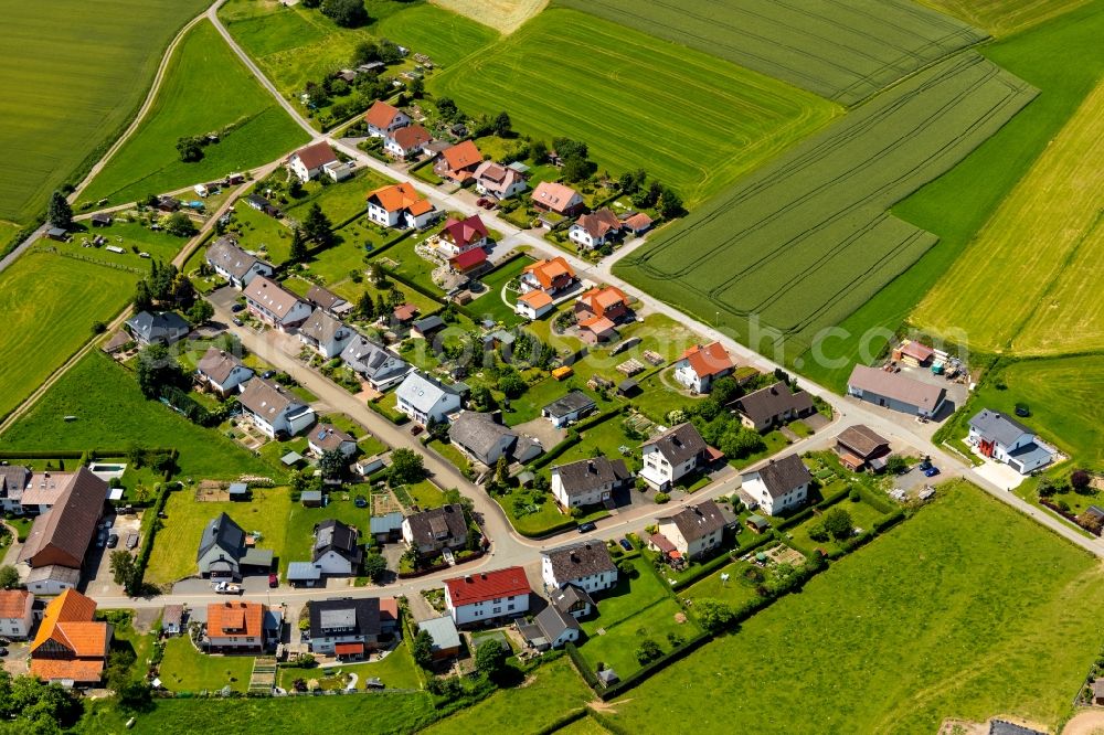 Eimelrod from the bird's eye view: Single-family residential area of settlement Zur Zweere - Baerenkamp in Eimelrod in the state Hesse, Germany