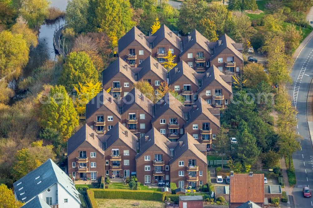 Bergkamen from above - Single-family residential area of settlement between of Schulstrasse and of Pfalzstrasse in the district Weddinghofen in Bergkamen in the state North Rhine-Westphalia, Germany