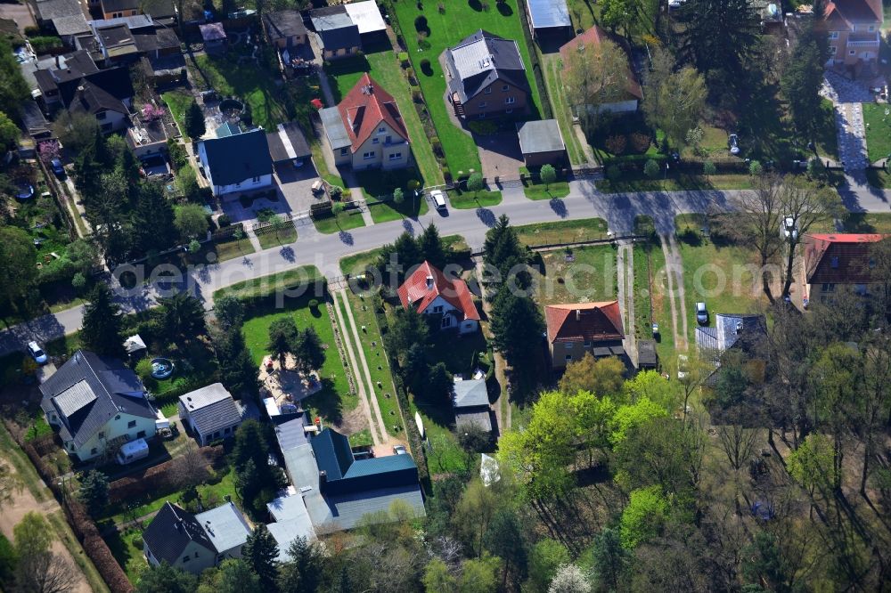 Aerial image Falkensee - Residential area with single-family homes at the Mannheimer Street in Falksee in Brandenburg