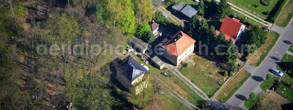 Falkensee from the bird's eye view: Residential area with single-family homes at the Mannheimer Street in Falksee in Brandenburg