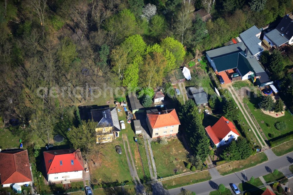 Aerial photograph Falkensee - Residential area with single-family homes at the Mannheimer Street in Falksee in Brandenburg