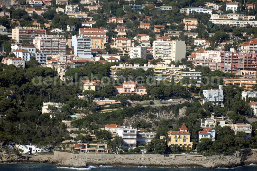 Aerial photograph Cap-d' Ail - Blick auf ein Wohngebiet entlang der Avenue Raymond Gramaglia in Cap-d' Ail. Cap-d' Ail ist ein kleiner französischer Badeort an der Cote d' Azur und Grenzort zum Fürstentum Monaco. Die deutsche Übersetzung des Namens lautet „Knoblauchkap“. Der Ort liegt am Fuße des steil aufragenden Bergs Tete de Chien bei La Turbie.