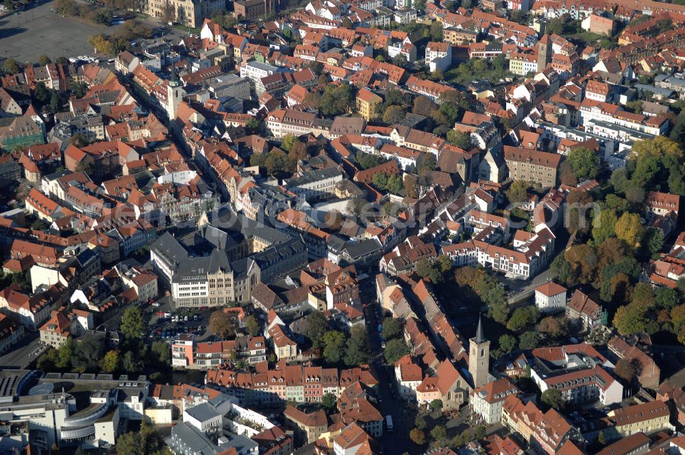 Erfurt from the bird's eye view: Blick auf das Wohngebiet am Domberg in der Altstadt von Erfurt. 70 Stufen führen zum Domplatz vor den beiden Kirche St. Marien und St. Severi.