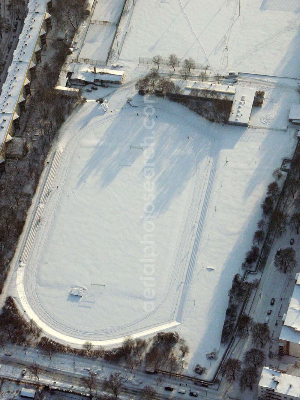 Berlin from above - Winterlich verschneites Wohngebiet am Erich-Neumann Stadion an der Rummelsburger Straße/ Eggersdorfer Str. in Berlin-Lichtenberg.