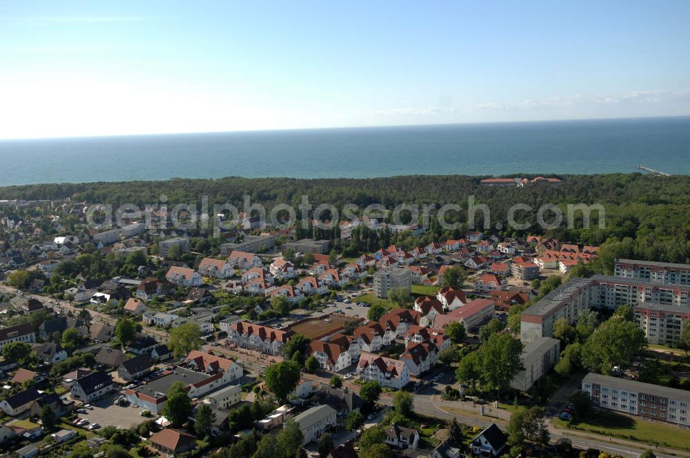 Graal-Müritz from above - Blick auf das Wohngebiet Eselswiese der HAWO Bauträger KG in unmittelbarer Strandnähe im Ostseeheilbad Graal-Müritz. Es ist ein neu errichtetes Wohngebiet mit diverse Einzelhäusern in naturnahe Lage im Ortszentrum.