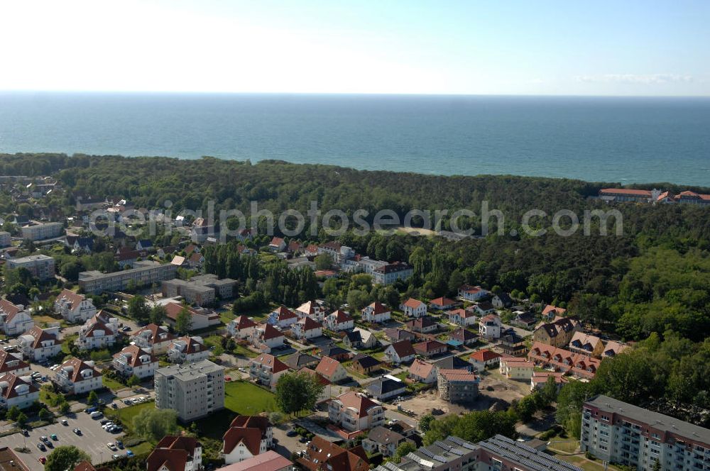 Aerial image Graal-Müritz - Blick auf das Wohngebiet Eselswiese der HAWO Bauträger KG in unmittelbarer Strandnähe im Ostseeheilbad Graal-Müritz. Es ist ein neu errichtetes Wohngebiet mit diverse Einzelhäusern in naturnahe Lage im Ortszentrum.