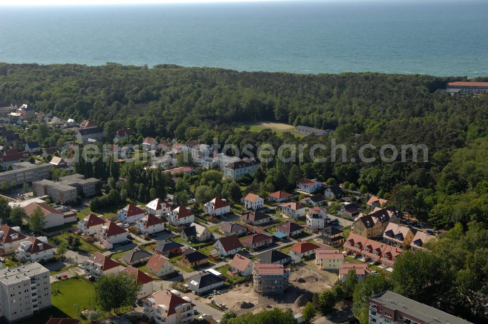 Aerial photograph Graal-Müritz - Blick auf das Wohngebiet Eselswiese der HAWO Bauträger KG in unmittelbarer Strandnähe im Ostseeheilbad Graal-Müritz. Es ist ein neu errichtetes Wohngebiet mit diverse Einzelhäusern in naturnahe Lage im Ortszentrum.