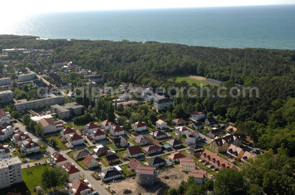 Graal-Müritz from the bird's eye view: Blick auf das Wohngebiet Eselswiese der HAWO Bauträger KG in unmittelbarer Strandnähe im Ostseeheilbad Graal-Müritz. Es ist ein neu errichtetes Wohngebiet mit diverse Einzelhäusern in naturnahe Lage im Ortszentrum.