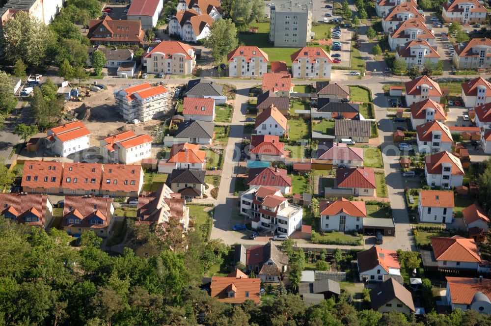 Aerial image Graal-Müritz - Blick auf das Wohngebiet Eselswiese der HAWO Bauträger KG in unmittelbarer Strandnähe im Ostseeheilbad Graal-Müritz. Es ist ein neu errichtetes Wohngebiet mit diverse Einzelhäusern in naturnahe Lage im Ortszentrum.