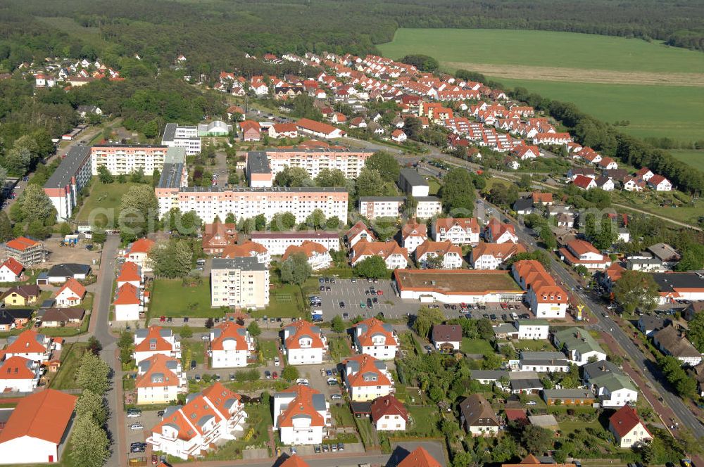 Graal-Müritz from the bird's eye view: Blick auf das Wohngebiet Eselswiese der HAWO Bauträger KG in unmittelbarer Strandnähe im Ostseeheilbad Graal-Müritz. Es ist ein neu errichtetes Wohngebiet mit diverse Einzelhäusern in naturnahe Lage im Ortszentrum.