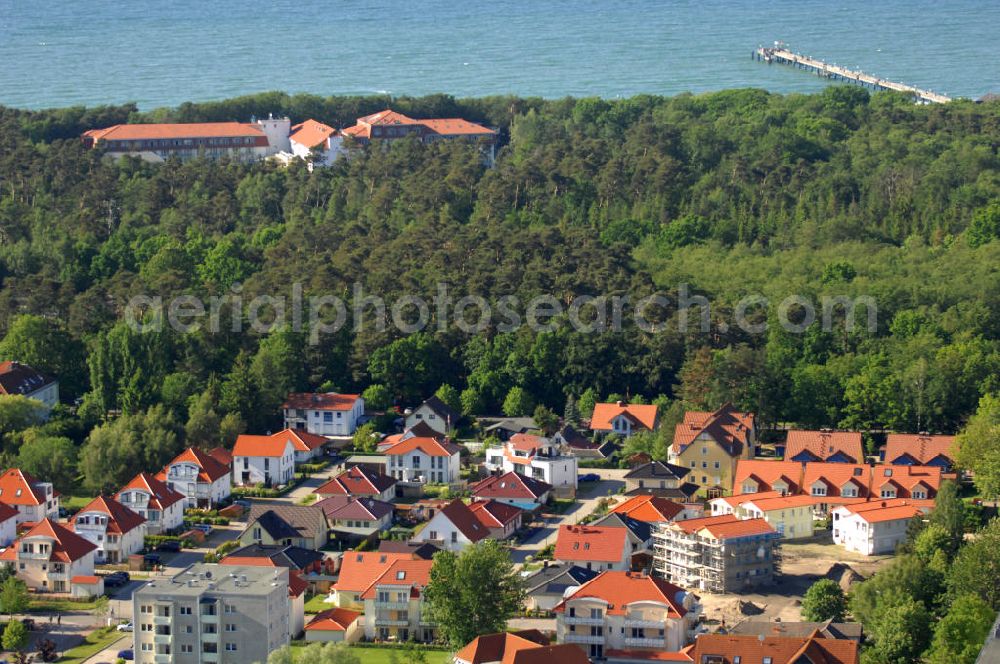 Aerial image Graal-Müritz - Blick auf das Wohngebiet Eselswiese der HAWO Bauträger KG in unmittelbarer Strandnähe im Ostseeheilbad Graal-Müritz. Es ist ein neu errichtetes Wohngebiet mit diverse Einzelhäusern in naturnahe Lage im Ortszentrum.