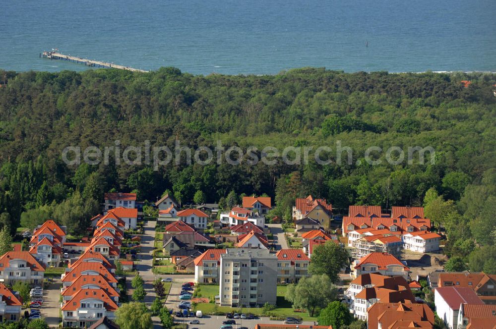 Graal-Müritz from the bird's eye view: Blick auf das Wohngebiet Eselswiese der HAWO Bauträger KG in unmittelbarer Strandnähe im Ostseeheilbad Graal-Müritz. Es ist ein neu errichtetes Wohngebiet mit diverse Einzelhäusern in naturnahe Lage im Ortszentrum.