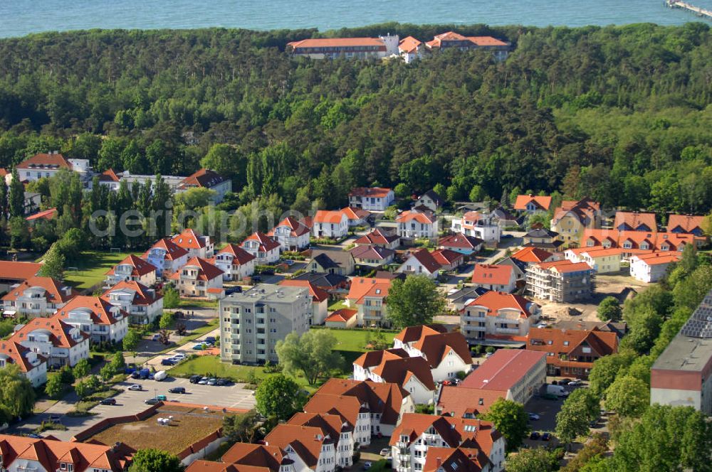 Aerial photograph Graal-Müritz - Blick auf das Wohngebiet Eselswiese der HAWO Bauträger KG in unmittelbarer Strandnähe im Ostseeheilbad Graal-Müritz. Es ist ein neu errichtetes Wohngebiet mit diverse Einzelhäusern in naturnahe Lage im Ortszentrum.