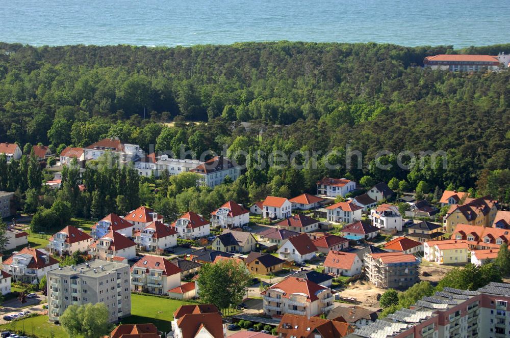 Aerial image Graal-Müritz - Blick auf das Wohngebiet Eselswiese der HAWO Bauträger KG in unmittelbarer Strandnähe im Ostseeheilbad Graal-Müritz. Es ist ein neu errichtetes Wohngebiet mit diverse Einzelhäusern in naturnahe Lage im Ortszentrum.