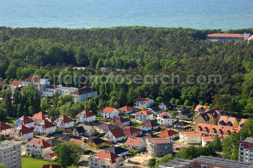 Aerial photograph Graal-Müritz - Blick auf das Wohngebiet Eselswiese der HAWO Bauträger KG in unmittelbarer Strandnähe im Ostseeheilbad Graal-Müritz. Es ist ein neu errichtetes Wohngebiet mit diverse Einzelhäusern in naturnahe Lage im Ortszentrum.