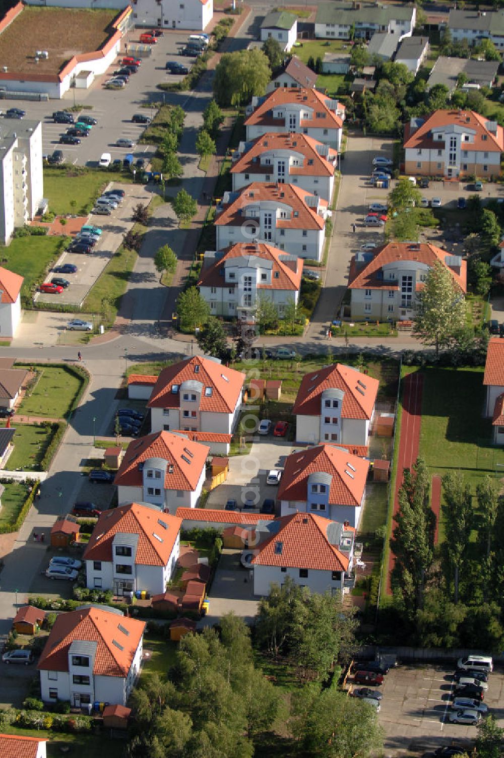 Aerial photograph Graal-Müritz - Blick auf das Wohngebiet Eselswiese der HAWO Bauträger KG in unmittelbarer Strandnähe im Ostseeheilbad Graal-Müritz. Es ist ein neu errichtetes Wohngebiet mit diverse Einzelhäusern in naturnahe Lage im Ortszentrum.