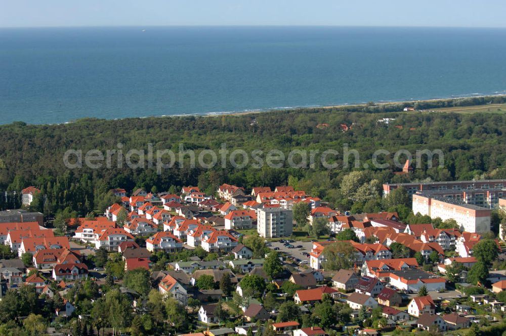 Graal-Müritz from above - Blick auf das Wohngebiet Eselswiese der HAWO Bauträger KG in unmittelbarer Strandnähe im Ostseeheilbad Graal-Müritz. Es ist ein neu errichtetes Wohngebiet mit diverse Einzelhäusern in naturnahe Lage im Ortszentrum.