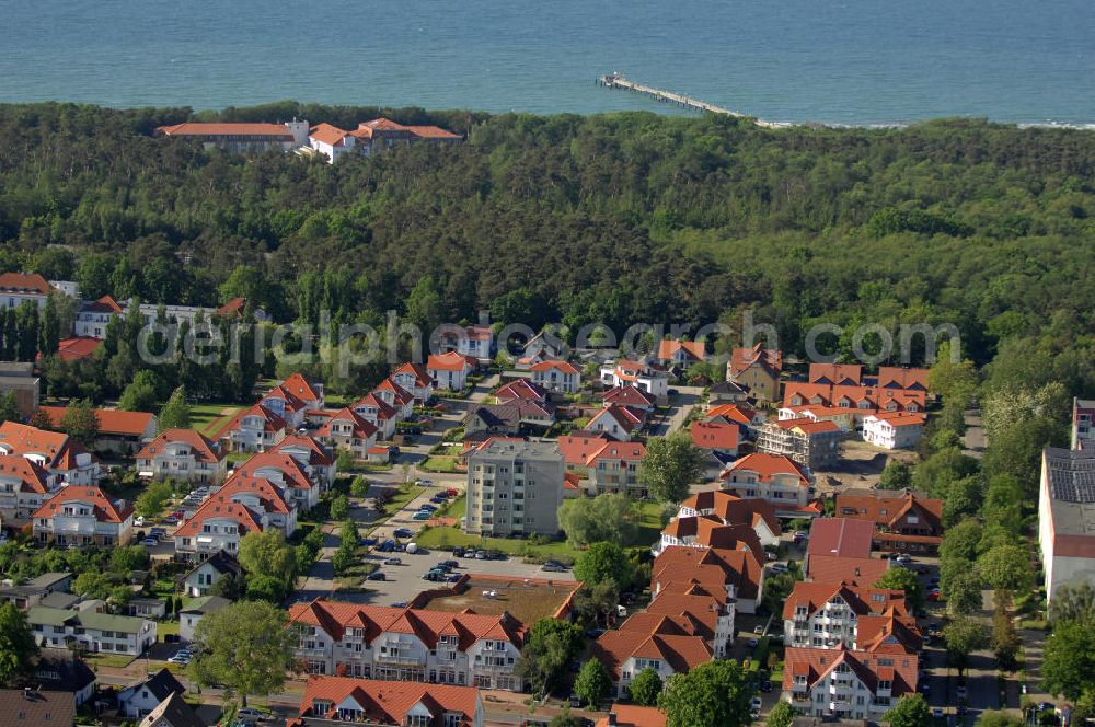 Graal-Müritz from above - Blick auf das Wohngebiet Eselswiese der HAWO Bauträger KG in unmittelbarer Strandnähe im Ostseeheilbad Graal-Müritz. Es ist ein neu errichtetes Wohngebiet mit diverse Einzelhäusern in naturnahe Lage im Ortszentrum.