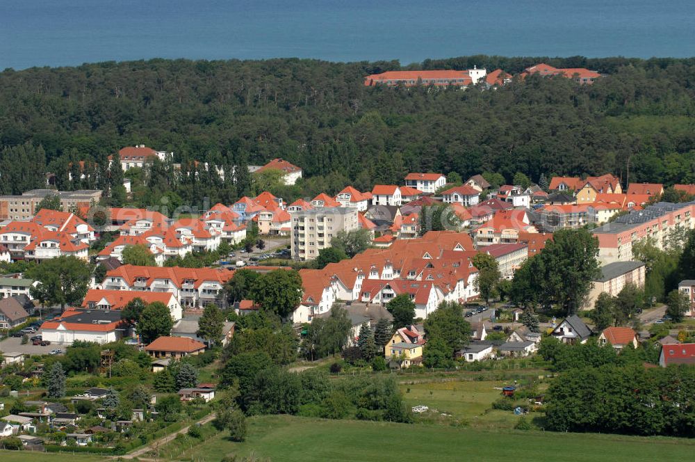 Ostseebad Graal-Müritz from above - Blick auf das Wohngebiet Eselswiese der HAWO Bauträger KG in unmittelbarer Strandnähe im Ostseeheilbad Graal-Müritz. Es ist ein neu errichtetes Wohngebiet mit diverse Einzelhäusern in naturnahe Lage im Ortszentrum.