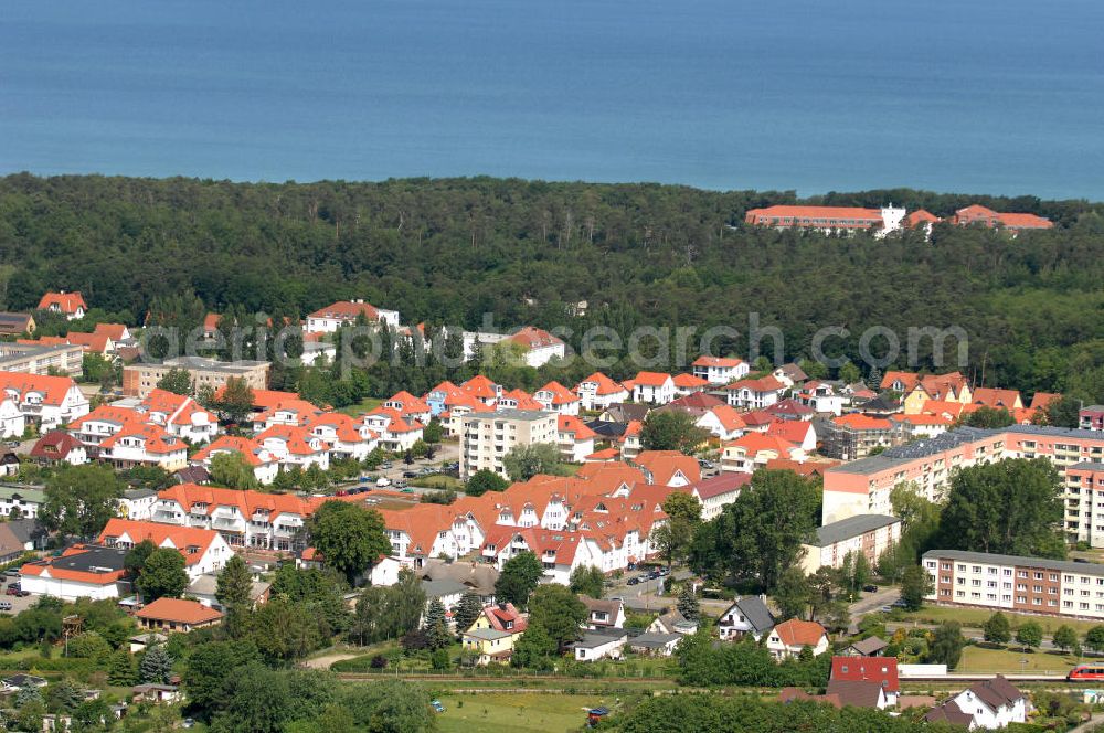 Ostseebad Graal-Müritz from the bird's eye view: Blick auf das Wohngebiet Eselswiese der HAWO Bauträger KG in unmittelbarer Strandnähe im Ostseeheilbad Graal-Müritz. Es ist ein neu errichtetes Wohngebiet mit diverse Einzelhäusern in naturnahe Lage im Ortszentrum.